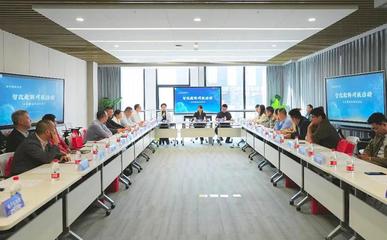 加快“智改數(shù)轉(zhuǎn)網(wǎng)聯(lián)”步伐，商務(wù)區(qū)舉辦企業(yè)智造升級(jí)促進(jìn)會(huì)